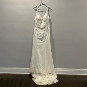 David’s Bridal Dress ▪️ Mermaid Silhouette ▪️ Ivory ▪️ Size 12 (Street Size 8)